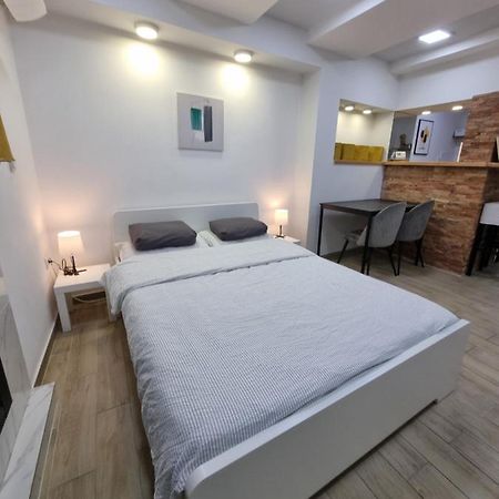 Apartamento Elegant Yellow Submarine Belgrado Exterior foto