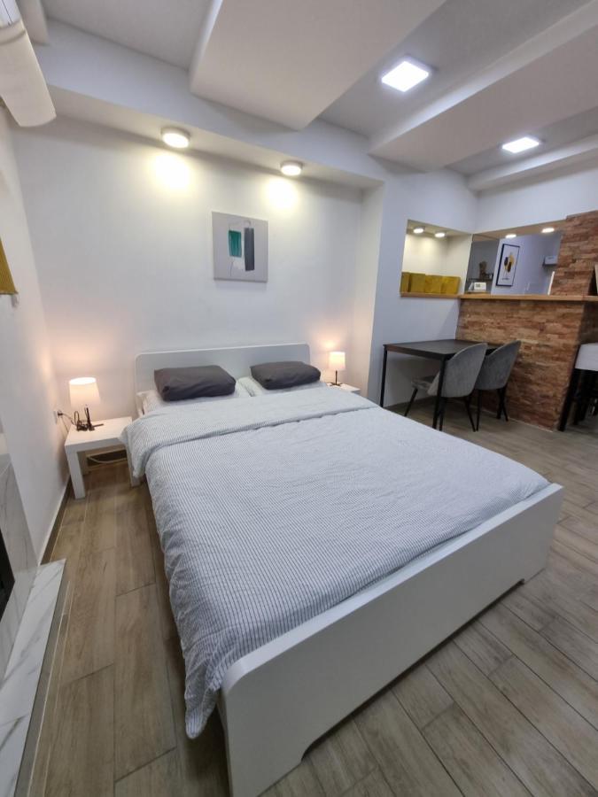 Apartamento Elegant Yellow Submarine Belgrado Exterior foto